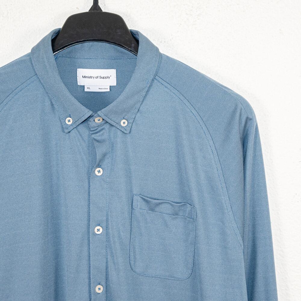 Ministry of Supply Men's Button Down Shirt in Blue poly size XL - Picture 3 of 6
